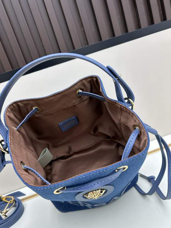 Picture of Versace Handbags _SKUfw210451406fw